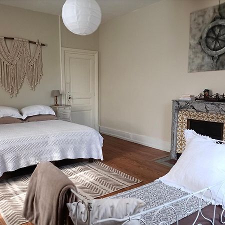 Chateau D'Arfeuilles Chambres Et Tables D'Hotes Esterno foto